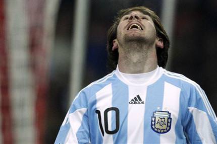 Yine Messi güldü