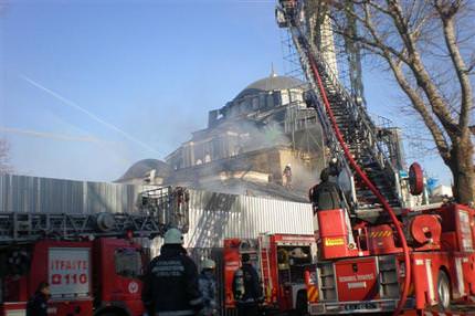 Kılıç Ali Paşa Camii alev alev
