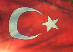 Türk bayrağına çirkin hakaret