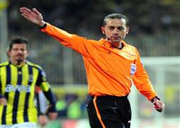 Cüneyt Çakır'a UEFA'dan yeni görev
