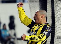 Alex gol krallığına koşuyor