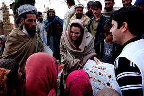 Jolie Afganistan'a gitti