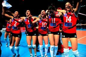 Vakıfbank dörtlü finalde