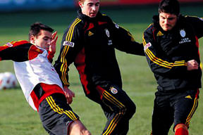 Hagi, Baros’u kovdu!