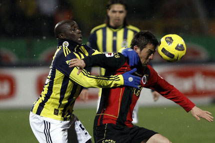 Hem sağda hem solda