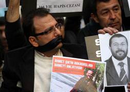 Gazeteciler Taksim'de yürüdü