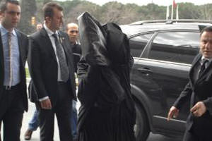 Tatlıses'in ilk eşi isyan etti