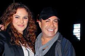 Biri aşk biri iş peşinde