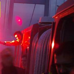 Otobüslerin camları kırıldı