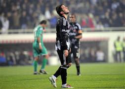 3 futbolcunun bileti kesildi