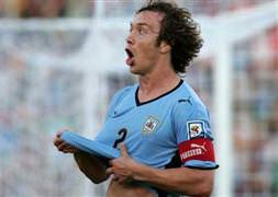 Diego Lugano Uruguay'ı uçurdu
