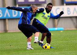 Emenike için Yobo devrede