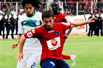 Mersin evinde Rize'yi dağıttı