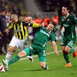 Milli maç yaramıyor!