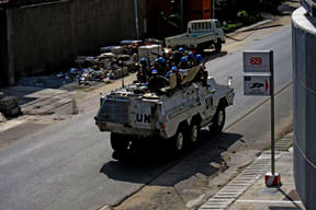 Filler tepişir çimenler ezilir