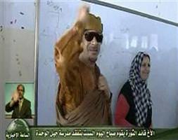 Kaddafi sokağa çıktı