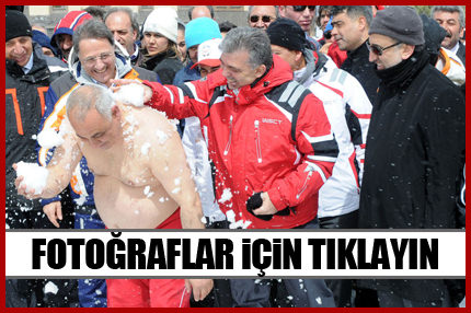 Gül, kar kaplanlarına kar banyosu yaptırdı-1