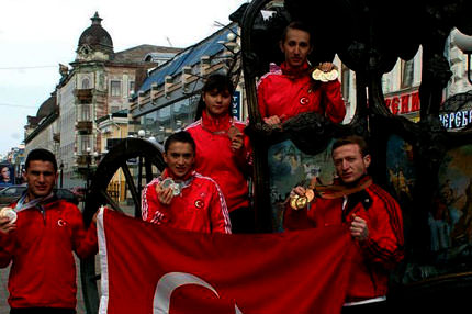 Şampiyonlar tur attı