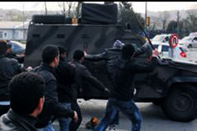 Zanlıya taş yağmuru