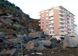 Zonguldak'ta toprak kayması