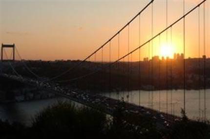 Köprüdeki kaza trafiği felç etti