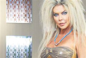 8. eşini de boşuyor