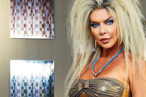 8. eşini de boşuyor