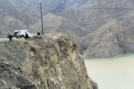 Acele etti ecele gitti