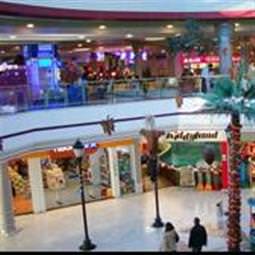 AVM'de bombacı paniği