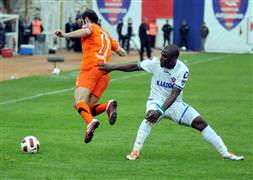 Emenike'nin transfer haberlerine tepki