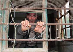 Ağa çocuğu sefalet içinde