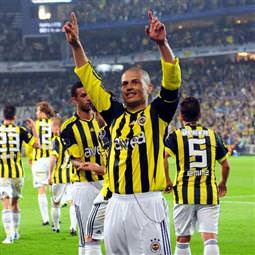 Fener ilk yarıda bitirdi