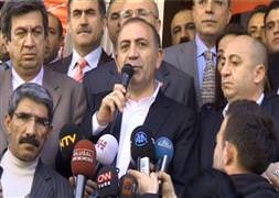 CHP'liler Gürsel Tekin'e saldırdı