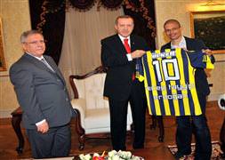 Alex Türk vatandaşı olabilecek