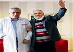 Felçli hastayı ayağa kaldırdı