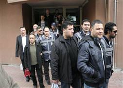 İzmir'de 17 kişi tutuklandı