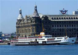 Haydarpaşa'nın çatısı 'deniz'e karıştı