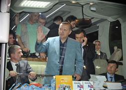 Erdoğan'a iki deve kurban edecek!