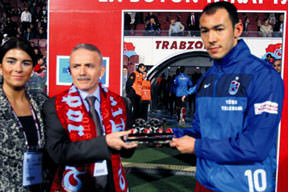 Umut Bulut plaket aldı!