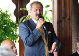 Bakan'a yumruklu saldırı