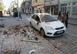 Canlı yayında deprem oldu