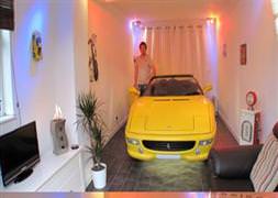 Ferrari'sini saklayan adam
