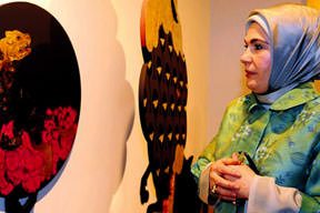 Emine Hanım AÇEV sergisini gezdi...