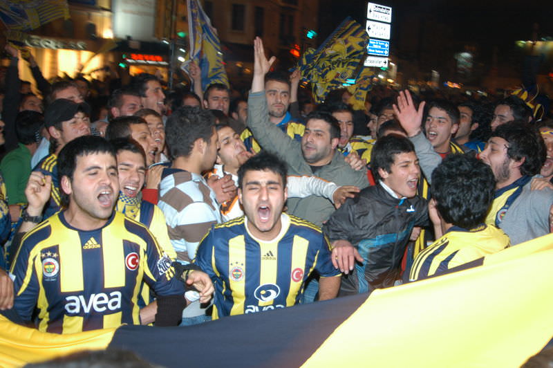 İstanbul sarı-laciverte boyandı
