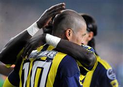 Fenerbahçe'nin golüne sevinince...