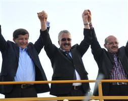 CHP'den Davutoğlu'na destek