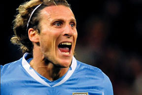 Forlan Kartal'ı köşeye sıkıştırdı