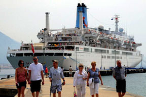 İngilizler esnafı güldürdü