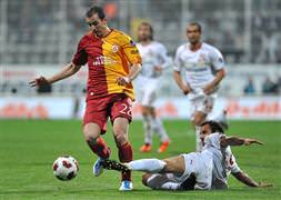 Hagi'nin enkazı kaldırılamıyor