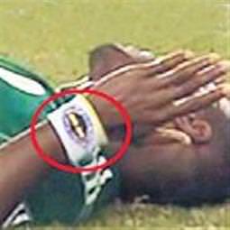 Fener sevgisini koluna yazdı